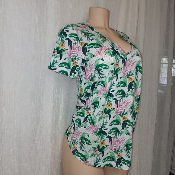 LOFT New Women Blouse Size M Floral Print Tee with Green and Pink Accents - Picture 3 of 15